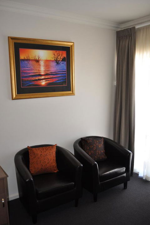 Augusta Courtyard Motel - Renee 3