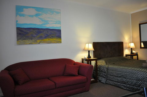 Augusta Courtyard Motel - Renee 4