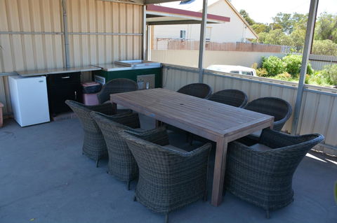 Augusta Courtyard Motel - Renee 10