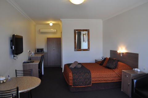 Augusta Courtyard Motel - Renee 0