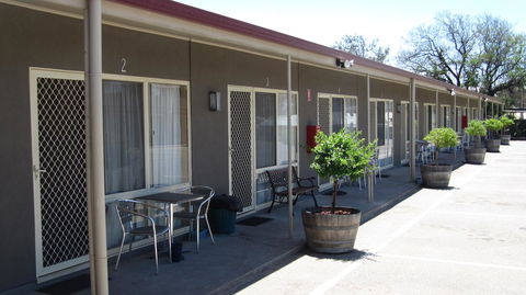 Augusta Courtyard Motel - Renee 8