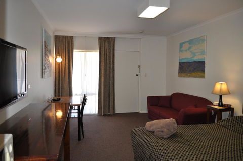 Augusta Courtyard Motel - Renee 5