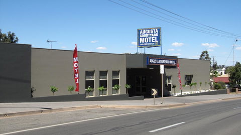 Augusta Courtyard Motel - Renee 6