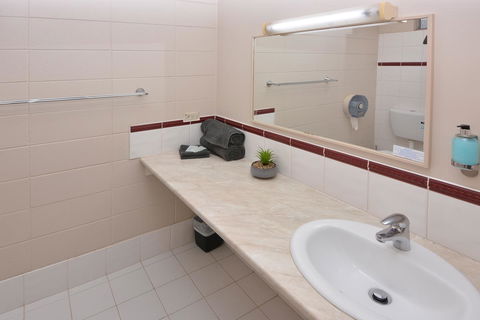 Motel Poinsettia - Renee 11