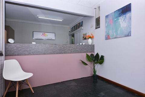 Motel Poinsettia - Renee 2