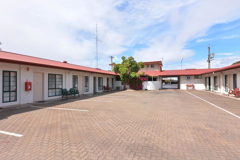 Motel Poinsettia - Renee 7