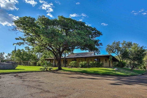 Kimberley Hotel - Renee 22