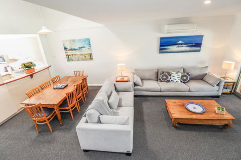 Bayshore Beachside Resort - Renee 42