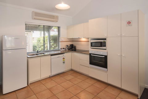 Bayshore Beachside Resort - Renee 22
