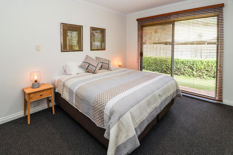 Bayshore Beachside Resort - Renee 1