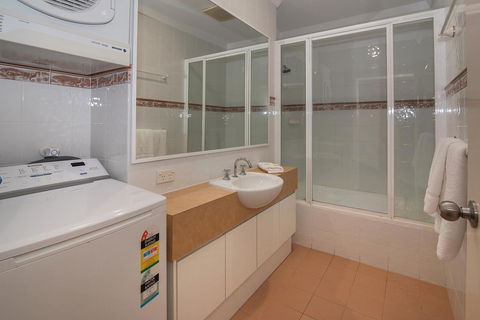 Bayshore Beachside Resort - Renee 35