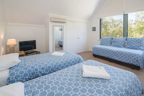 Bayshore Beachside Resort - Renee 7