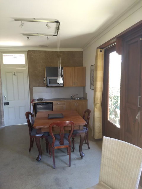 Hotham Ridge Winery And Cottages - Internet Find 12