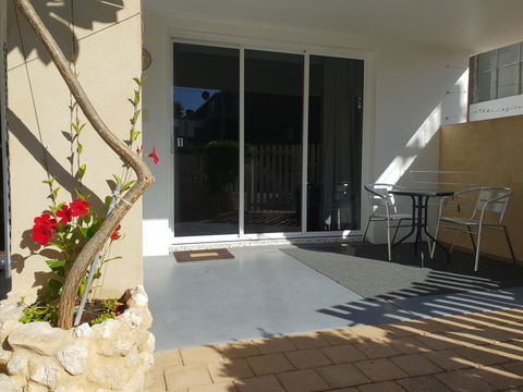 Stirling Apartments - Studio 1 - Renee 7