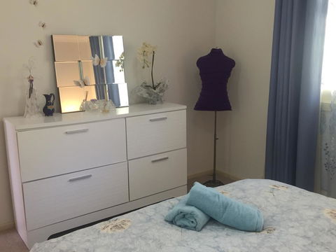 Bright & Beautiful Home On The Hills! - Swimm 21