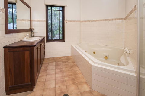 53 Martina Drive - Renee 20
