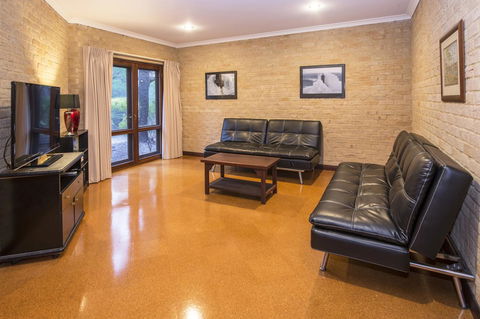 53 Martina Drive - Renee 26