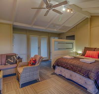 Windfall Estate Vineyard Cottage - Internet Find