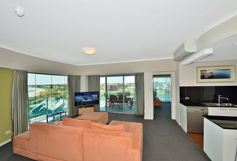 A 406 FANTASTIC OCEAN BEACH And MARINA VIEW APT AT SEASHELLS RESORT - Renee 10