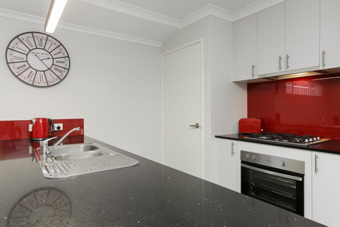 Perth Comfy Stays - Internet Find 17