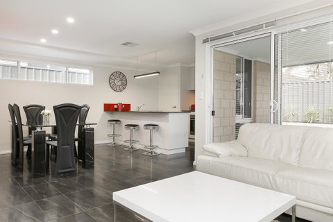Perth Comfy Stays - Internet Find 23