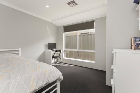 Perth Comfy Stays - Internet Find 35