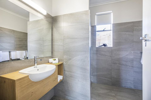 Nightcap At Carlyle Hotel - Qld Realsetate 15