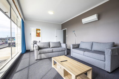 Nightcap At Carlyle Hotel - Qld Realsetate 6