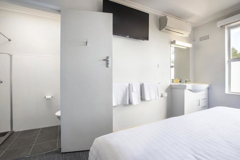 Nightcap At Carlyle Hotel - Qld Realsetate 2