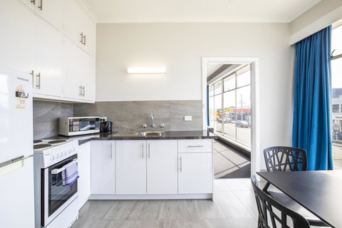 Nightcap At Carlyle Hotel - Qld Realsetate 16