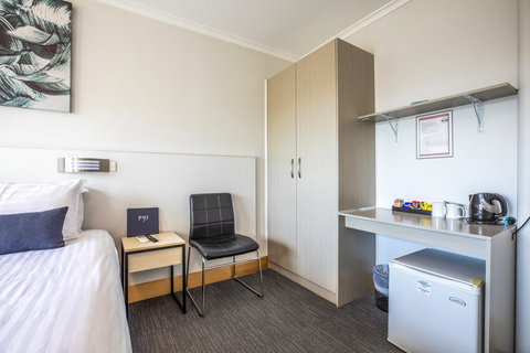 Nightcap At Carlyle Hotel - Qld Realsetate 1