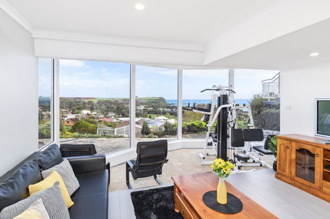 Views Forever - Devonport - Renee 0