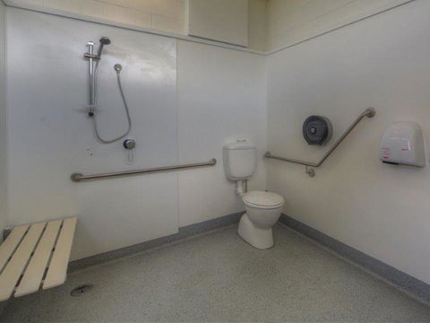 Low Head Tourist Park - Swimm 31