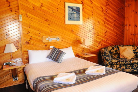 Low Head Tourist Park - Swimm 2