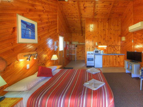 Low Head Tourist Park - Swimm 25