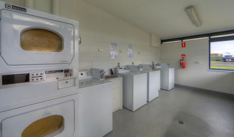 Low Head Tourist Park - Swimm 12