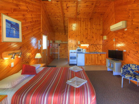 Low Head Tourist Park - Swimm 41