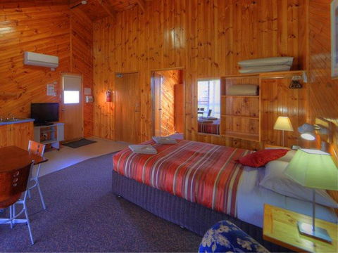 Low Head Tourist Park - Swimm 43