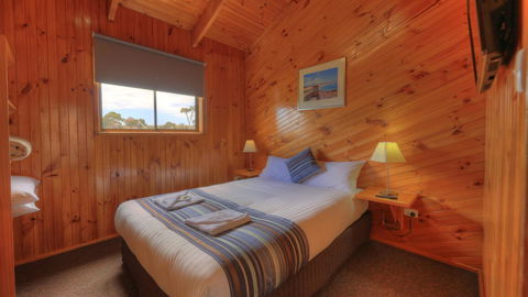 Low Head Tourist Park - Swimm 22