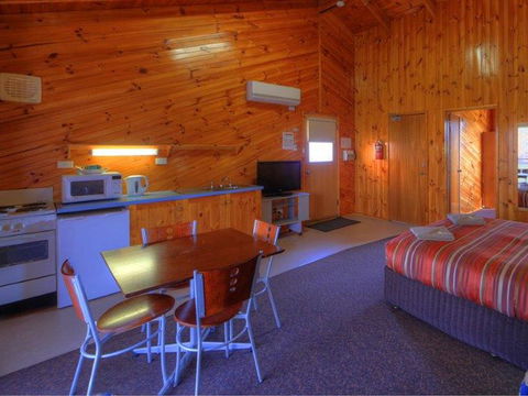 Low Head Tourist Park - Swimm 32