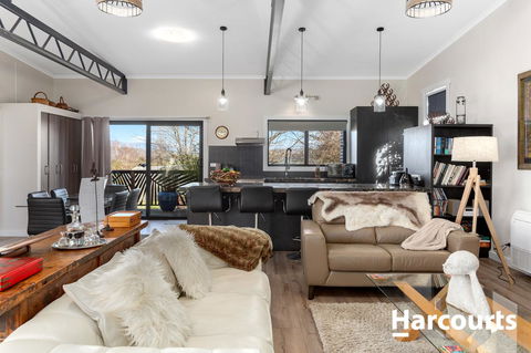 The WeareHouse In Deloraine - Renee 2
