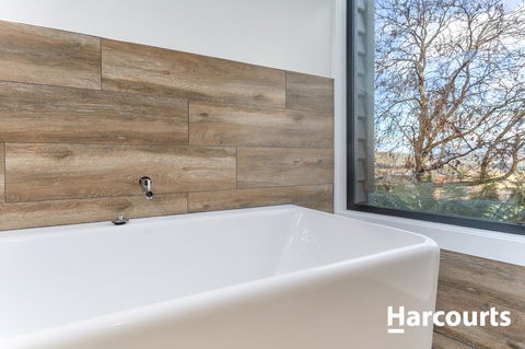 The WeareHouse In Deloraine - Renee 18