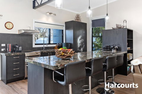 The WeareHouse In Deloraine - Renee 17