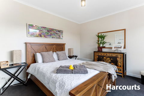 The WeareHouse In Deloraine - Renee 4