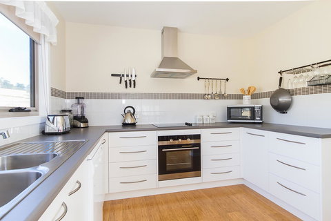 Catherine Lodge Farm Gate Cottages - Qld Realsetate 1