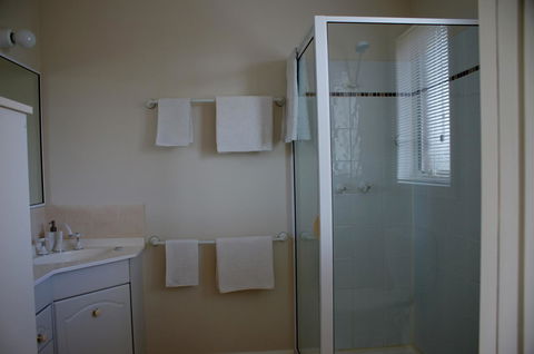 Shearwater Cottages - Internet Find 9