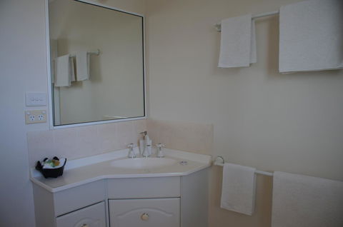 Shearwater Cottages - Internet Find 10