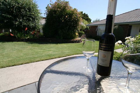 Shearwater Cottages - Internet Find 17
