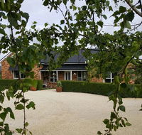 Hazelcreek Cottages - Renee