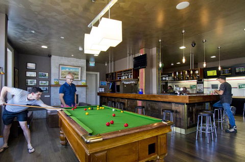 Deloraine Hotel - Renee 11